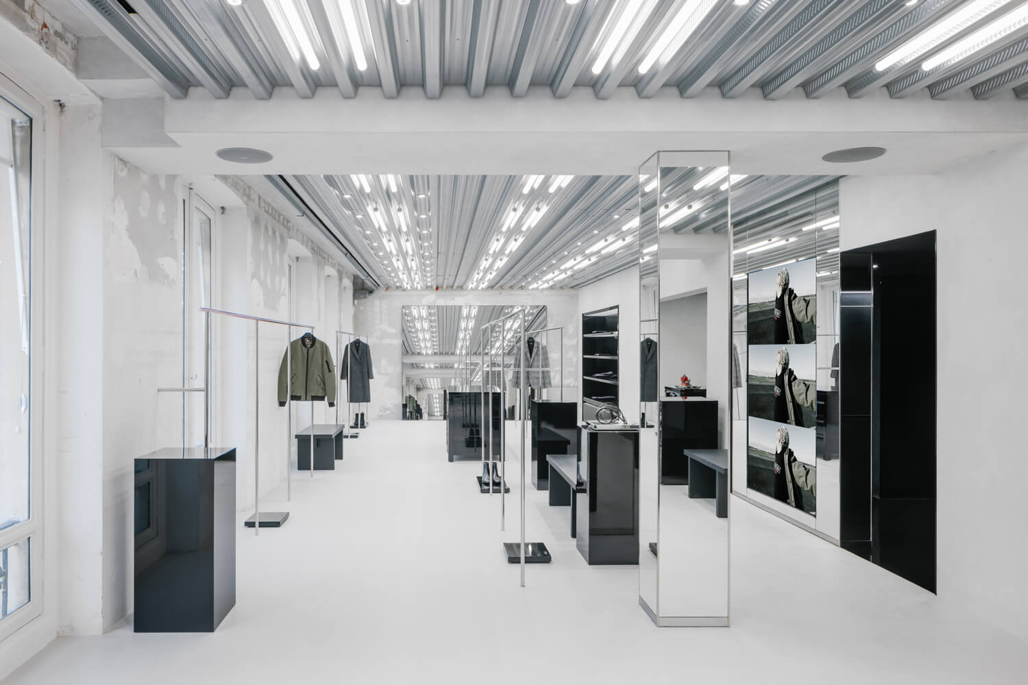 Worku Butic The Kooples-Boutique auf den Champs Elysées - Fußböden und Wandfliesen ...